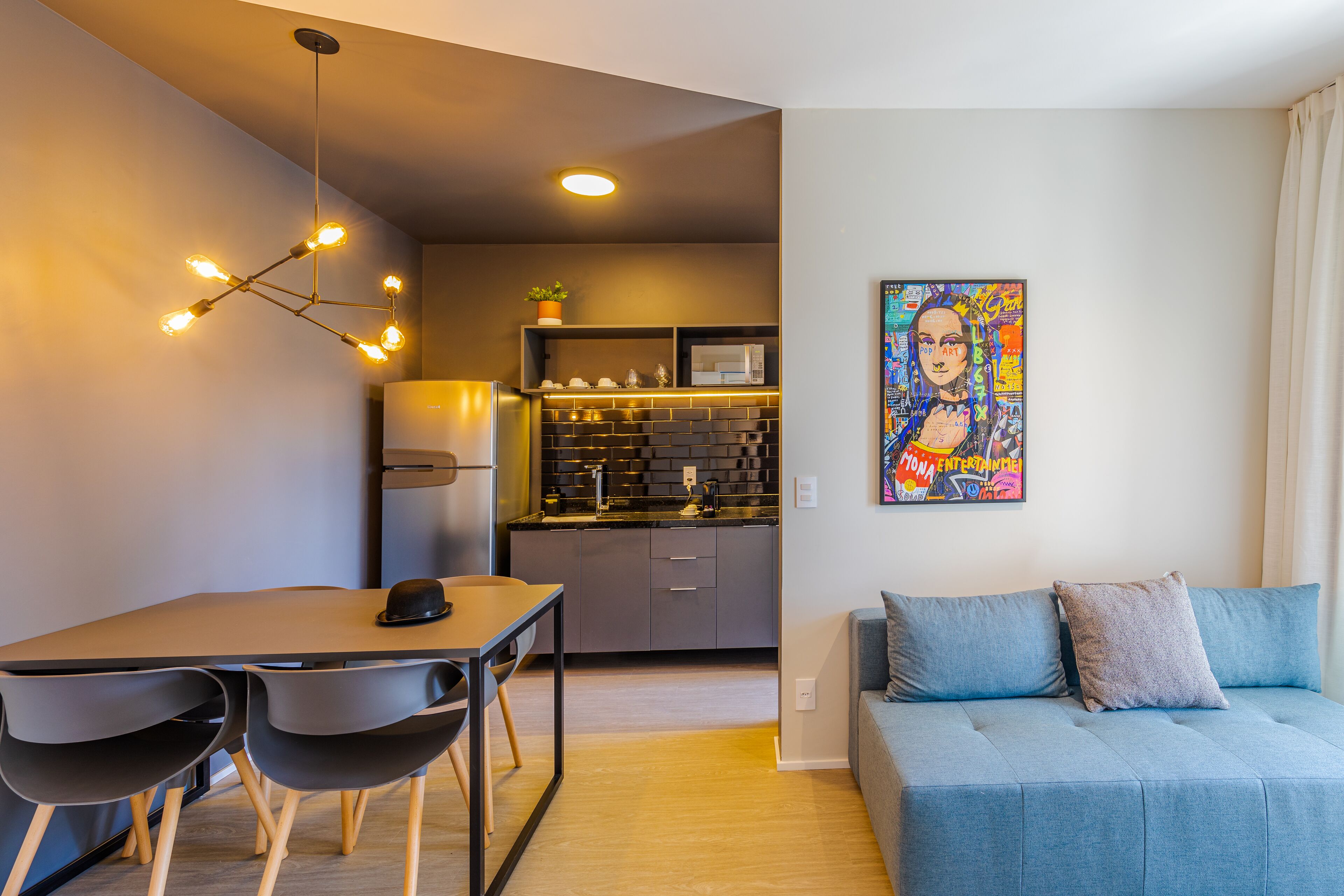 Superior appartement, 1 tweepersoonsbed met slaapbank | Privékeuken | Een koelkast/vriezer, een magnetron, een kookplaat