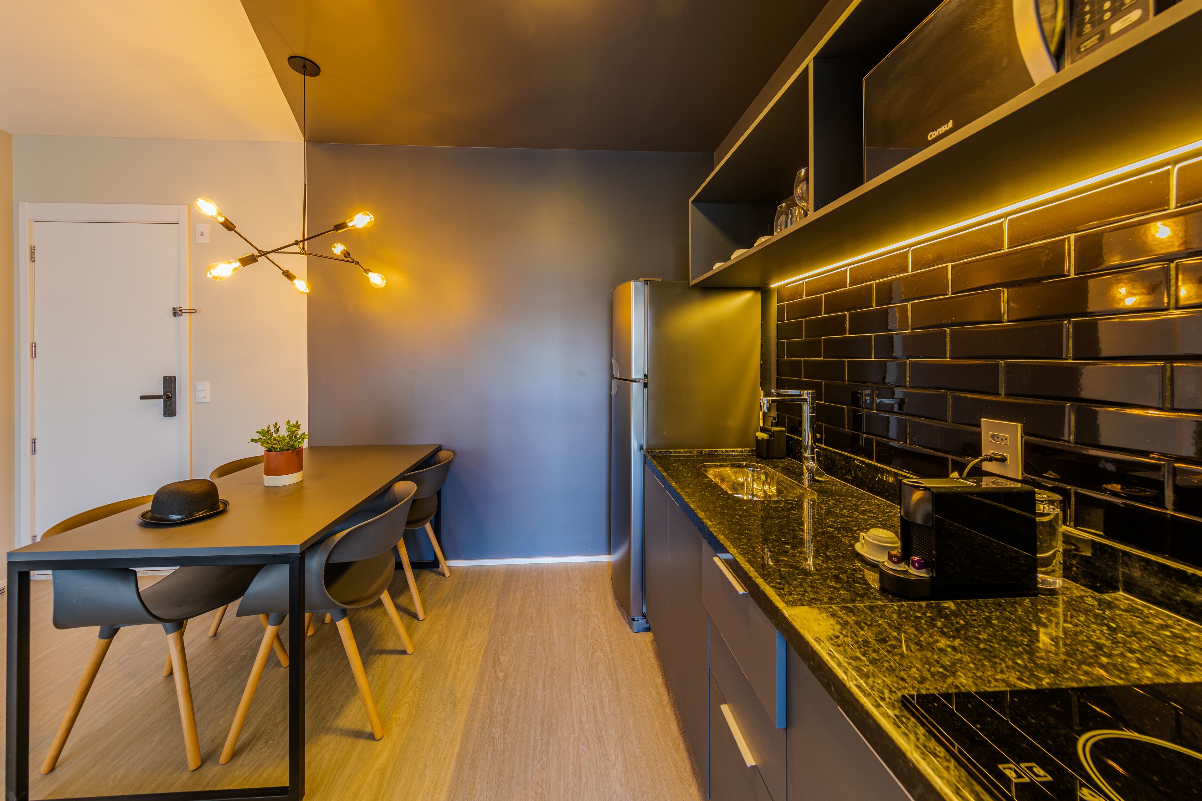 Apartemen Superior, 1 Tempat Tidur Double dengan tempat tidur Sofa | Dapur pribadi | Lemari es besar, microwave, kompor, dan peralatan masak/sendok-piring