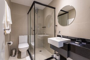 Hair dryer, soap, shampoo, toilet paper - House of Charlie Vila Mariana (São Paulo)