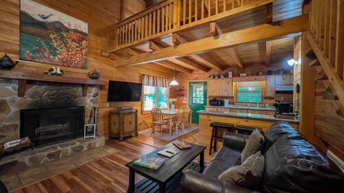 Stay for Easter at The Summit - Wifi and Hot Tub! - Callaway Gardens