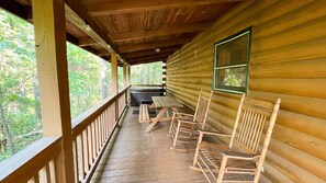A wooden cabin with a porch, a hot tub, and wooden rocking chairs. - Labor Day at The Summit - Wifi and Hot Tub! - Callaway Gardens (Warm Springs)
