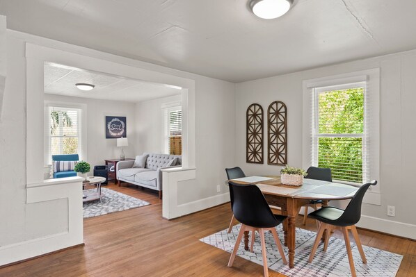 Interior - 2-Bedroom Bungalow nestled close to Urban Centers (Vancouver)