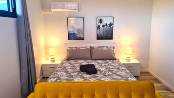 Iron/ironing board, WiFi, bed sheets