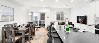 Ski Haven in the City -Spacious and Clean Townhome