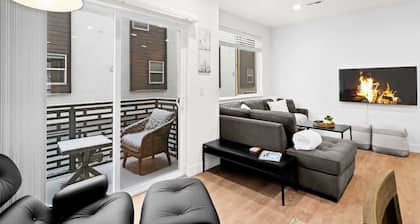 Ski Haven in the City -Spacious and Clean Townhome