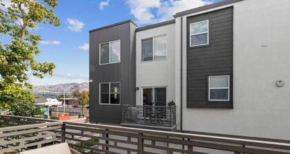 Ski Haven in the City -Spacious and Clean Townhome