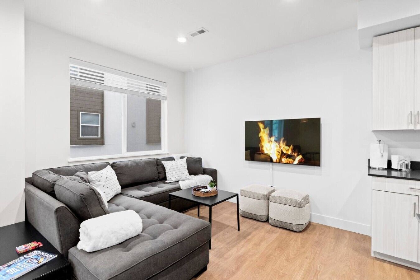 Una Smart TV, una pantalla de ordenador