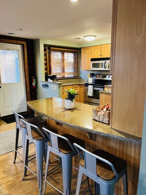 冰箱、微波炉、烤箱、炉灶