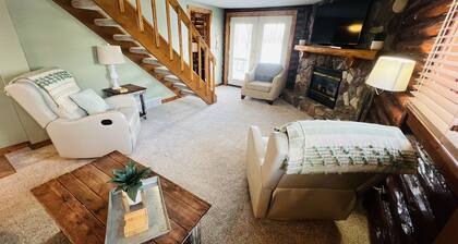 Cozy Log Cabin on Golf Course, Across from Otsego Lake