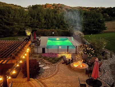 Liberty Hill Lodge, Hot Tub & Pool