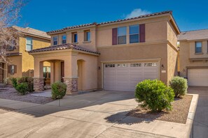 Exterior - Short or Longer Stays! Spacious Chic Downtown Retreat w/ Community Pool  (Queen Creek)