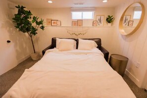 2 bedrooms, desk, iron/ironing board, free WiFi