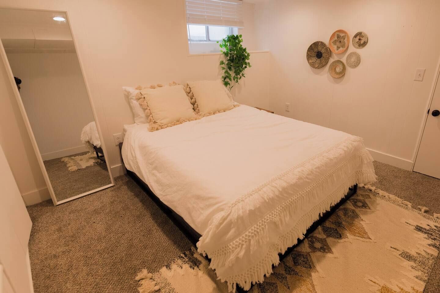Desk, iron/ironing board, free WiFi, bed sheets