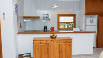 Refrigerador, microondas, horno y lavavajillas