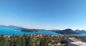 Näkymä rannalle/valtamerelle