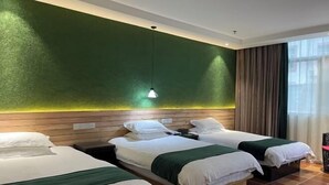 A hotel room with three beds, a green wall, and a hanging light fixture. - Fu'an Bojing Hotel (Fu'an)