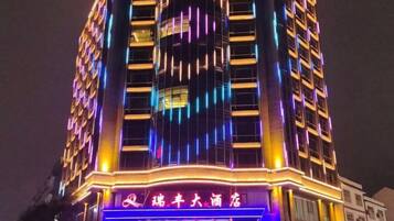 المنشأة من الخارج