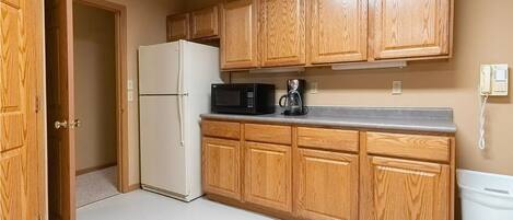 Frigorifero, microonde, lavastoviglie, macchina per tè/caffè