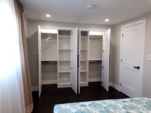 Room - 
Oshawa Corporate Housing| 4BR |OPG/GM Contractors|Nuclear Plant|Mid-Term Rental (Oshawa)