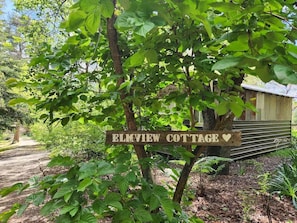 Exterior detail - Cosy Elmview Cottage an idyllic couples escape (Bilpin)