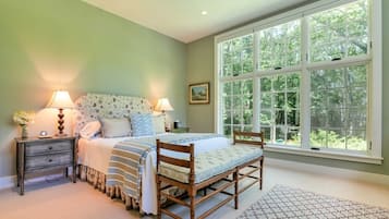 3 bedrooms, iron/ironing board, travel crib, free WiFi