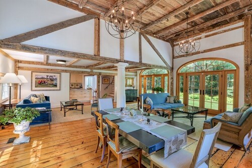 1832 Carriage House, meticulously remodeled,  in the center of Blue Hill