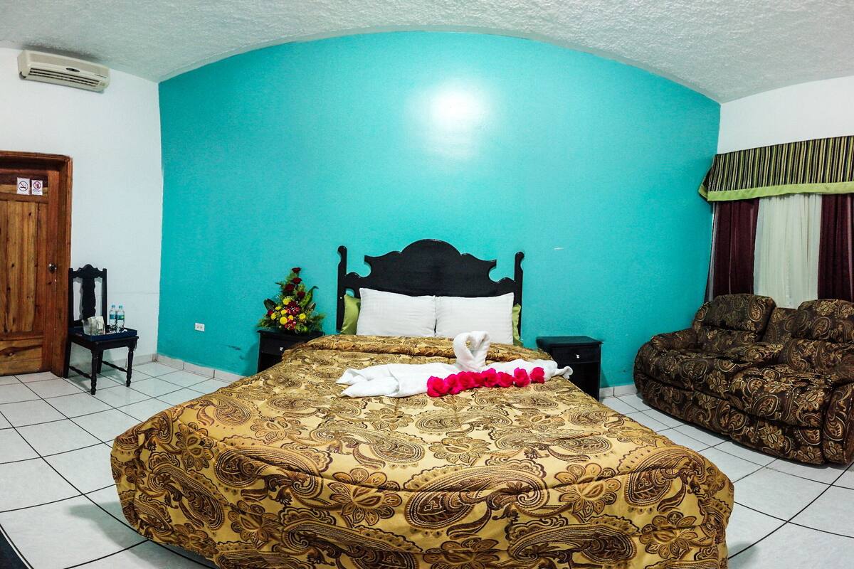 Standard Room, 1 Queen Bed | Individually furnished, free WiFi, bed sheets