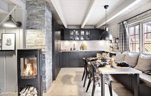 4 bedroom nice home in Rauland