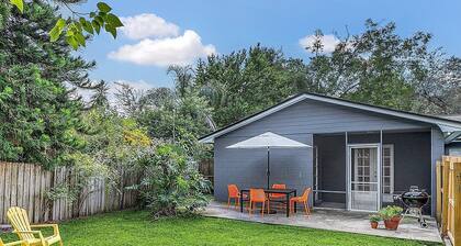 Modern, fabulous two-bedroom with parking in Winter Park