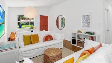 Smart TV, livros, biblioteca musical