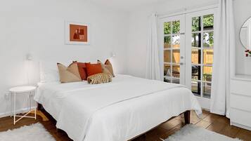 2 bedrooms, iron/ironing board, WiFi, bed sheets