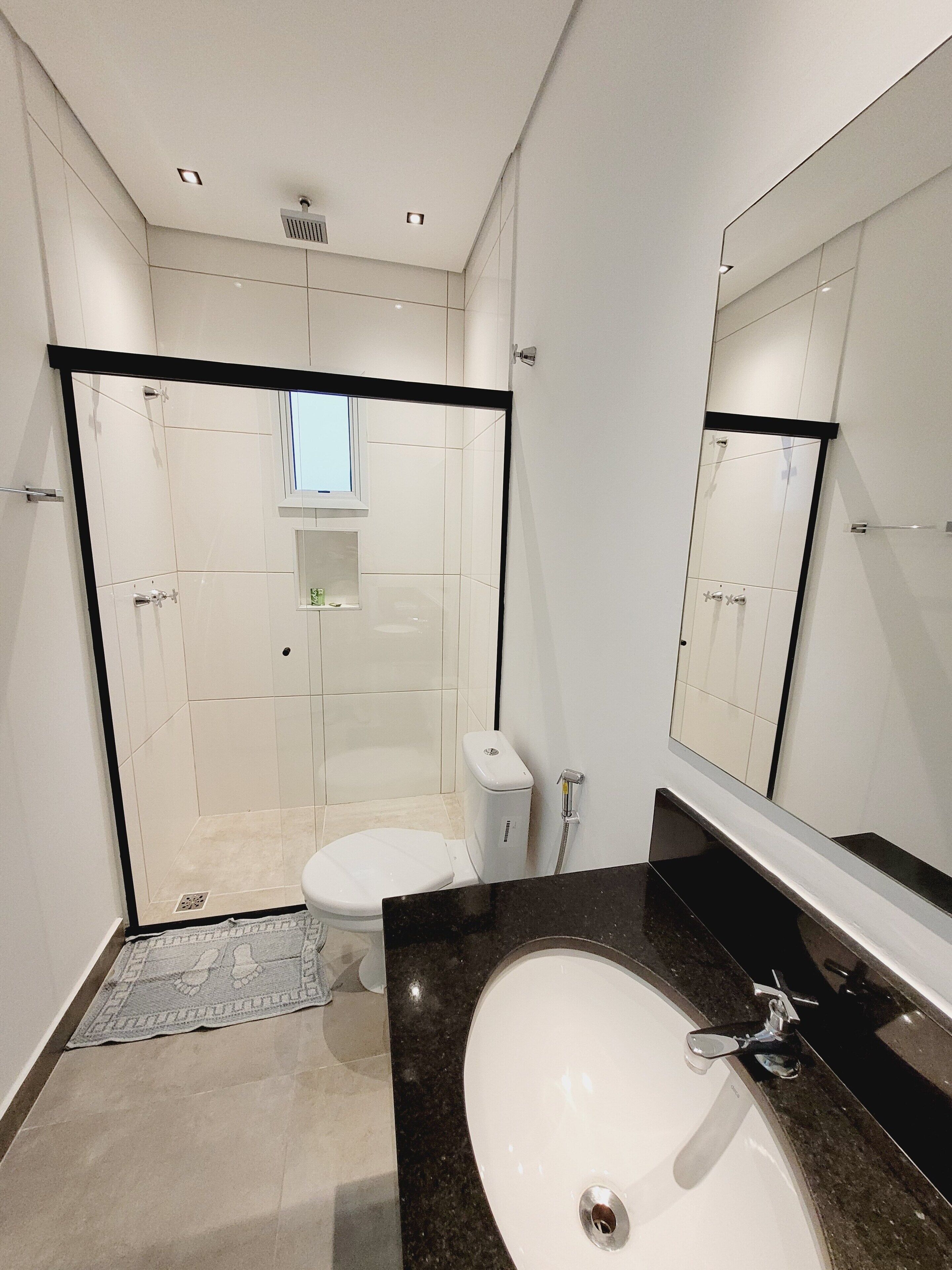 Toalhas de banho, sabonete, shampoo 