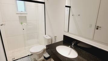 Toalhas de banho, sabonete, shampoo