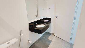 Toalhas de banho, sabonete, shampoo