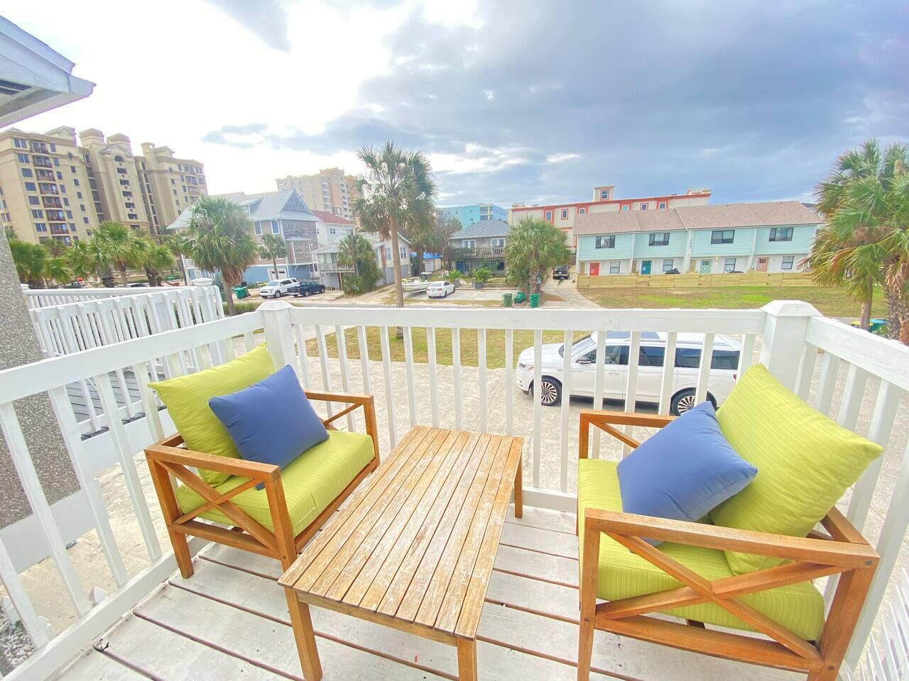 Ocean breezes! 2 King Rooms-1/2 block to Ocean