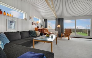 Smart TV, fireplace, DVD player - Cozy home in Assens with house sea view (Assens)