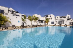 Pool - Casa Estela - Villa in Lanzarote - Spain - VipVipVillas (Playa Blanca)