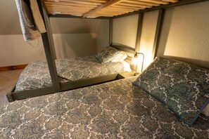 3 bedrooms, iron/ironing board, WiFi - Lake living at its best! (Cedar Bluff)