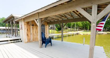 Lake living at its best!