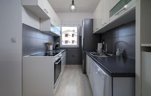 Fridge, oven, stovetop, dishwasher