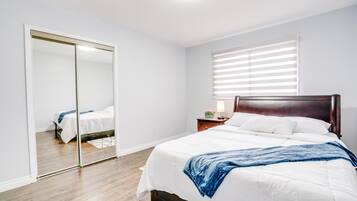 3 bedrooms, desk, iron/ironing board, travel crib