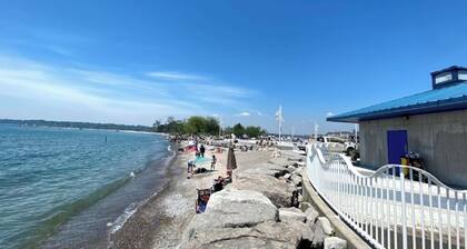 Furnished Family Home ★ KING BED ★ Parking ★ BBQ ★ Backyard ★ Discounted Price