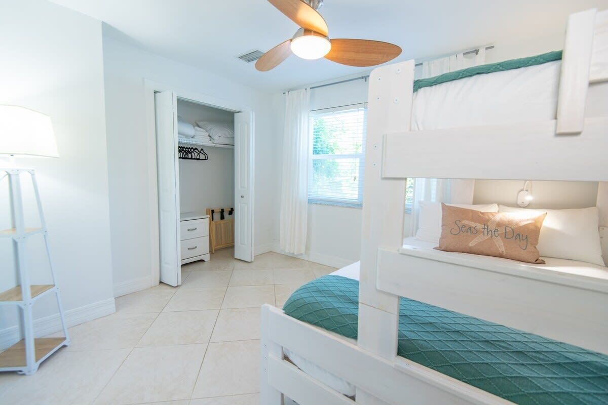2 bedrooms, desk, iron/ironing board, travel crib