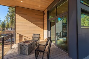 Terrace/patio - Adventure Cabin 73 - Luxurious Adventure Cabin (Truckee)