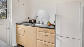 Réfrigérateur, plaque de cuisson, cafetiÚre/bouilloire