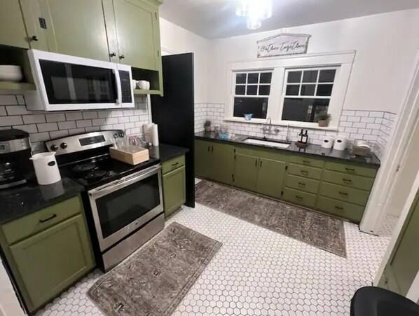 Fridge, microwave, oven, stovetop