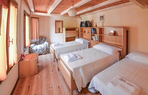 4 Schlafzimmer, Reisekinderbett, kostenloses WLAN, Bettwäsche