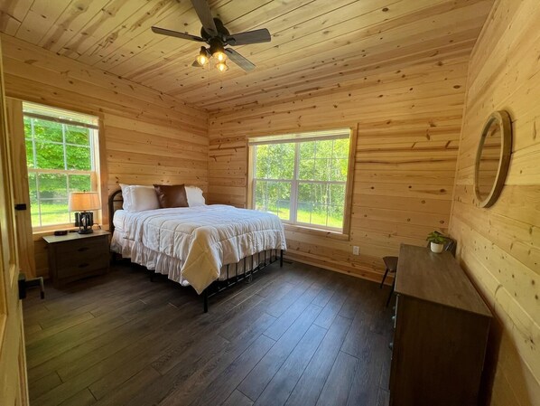 3 makuuhuonetta, silitysrauta/-lauta, ilmainen Wi-Fi, vuodevaatteet