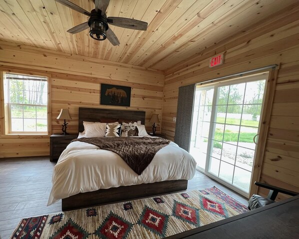 3 makuuhuonetta, silitysrauta/-lauta, ilmainen Wi-Fi, vuodevaatteet