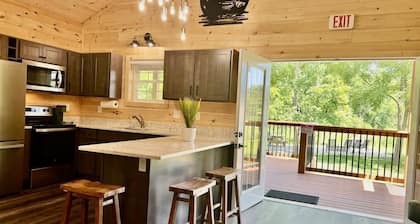 Modern 3-Bedroom Cabin in Wooded Brookville